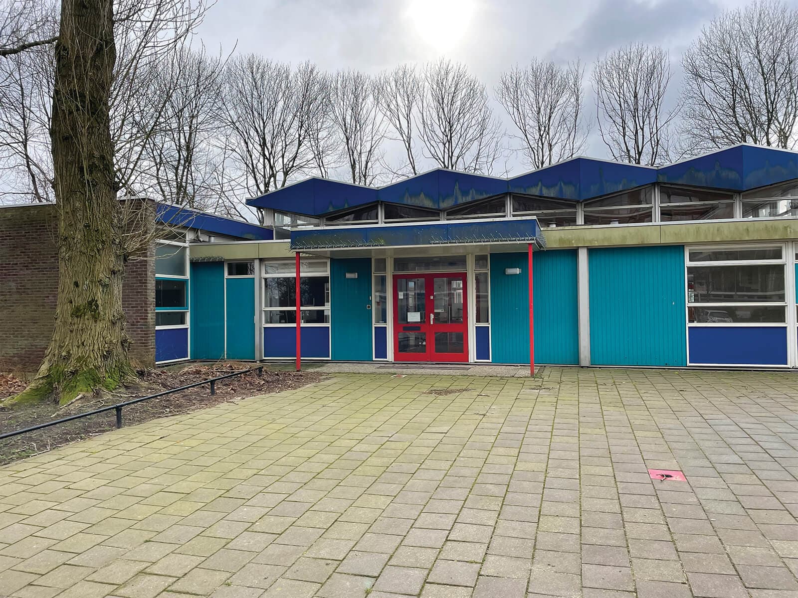 Het huidige schoolgebouw aan de Mercuriusweg